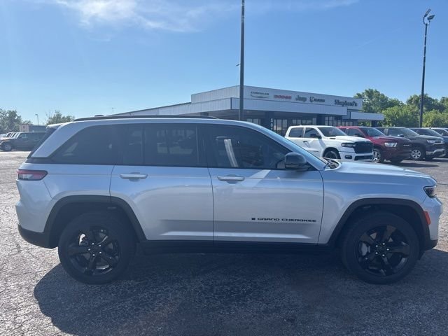 Used 2023 Silver Jeep Limited image 6