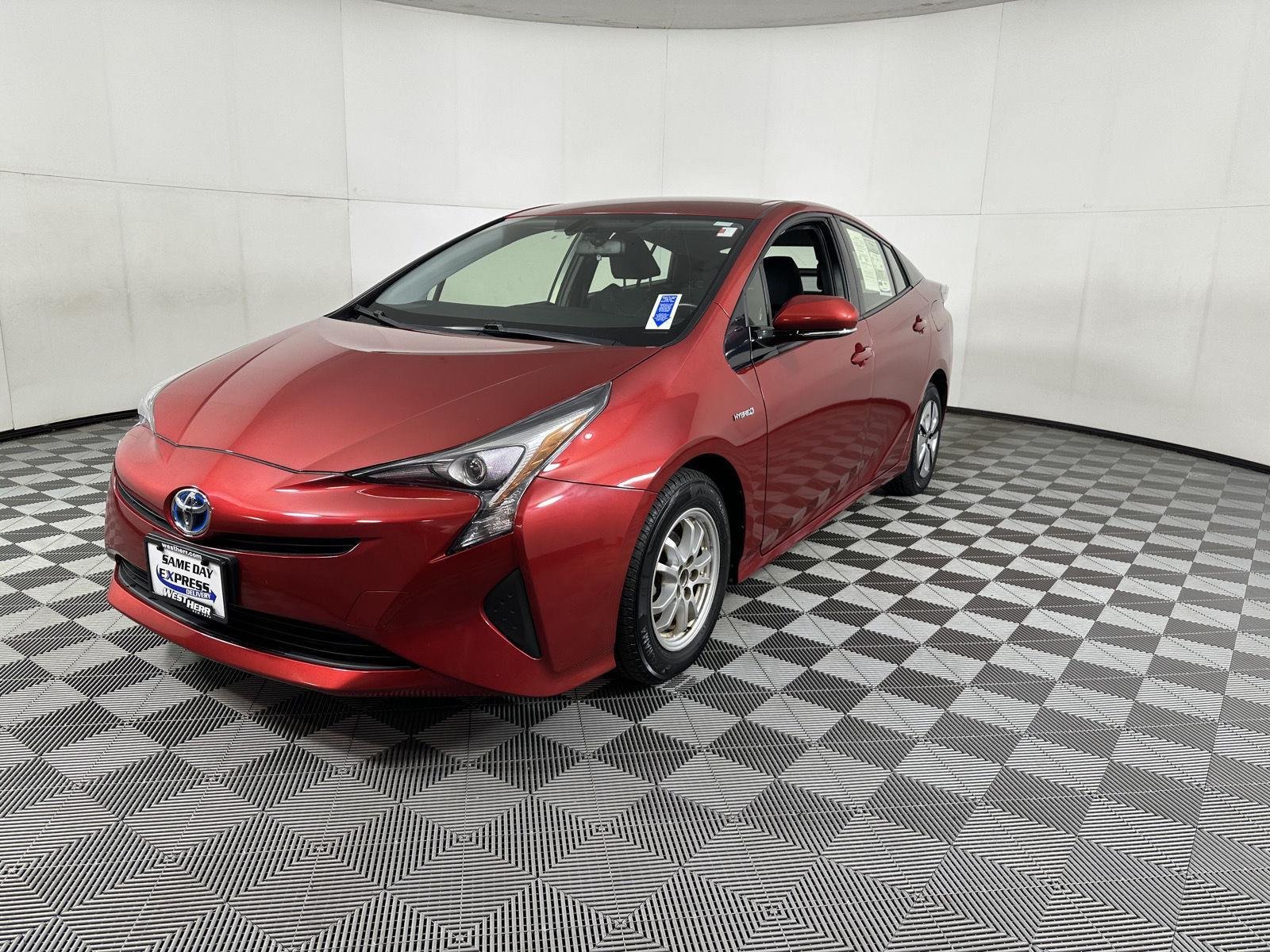 Used 2016 Hypersonic Red Toyota Three image 18