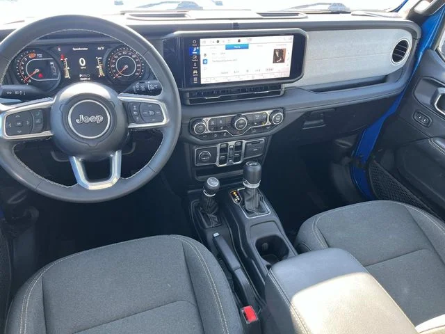 Used 2025 Blue Jeep Sahara image 13