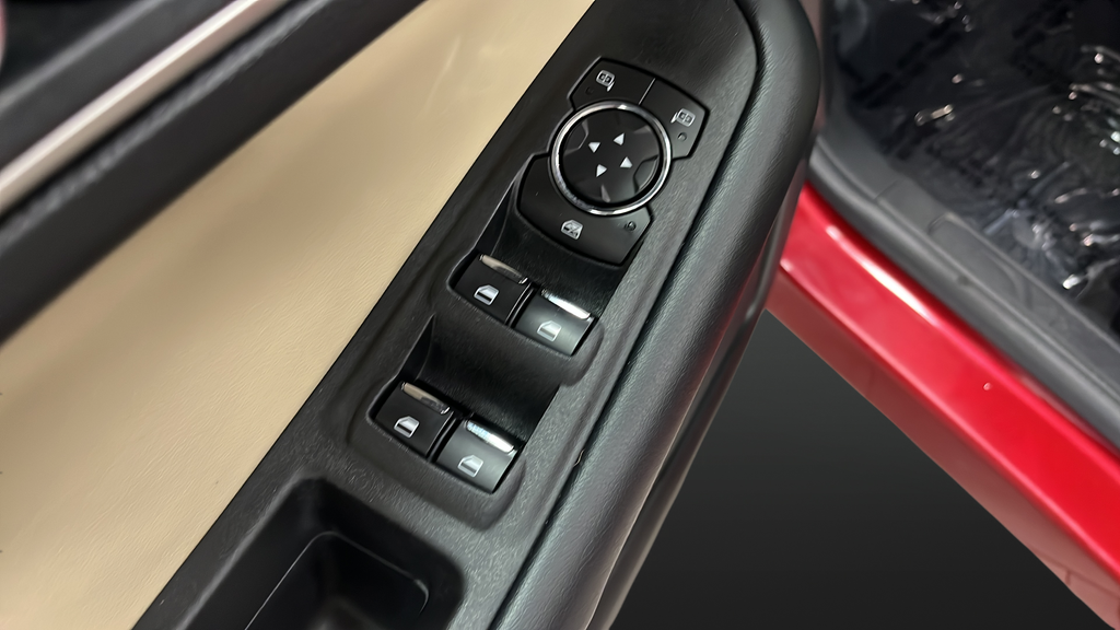 Used 2022 Rapid Red Metallic Tinted Clearcoat Ford SEL image 21