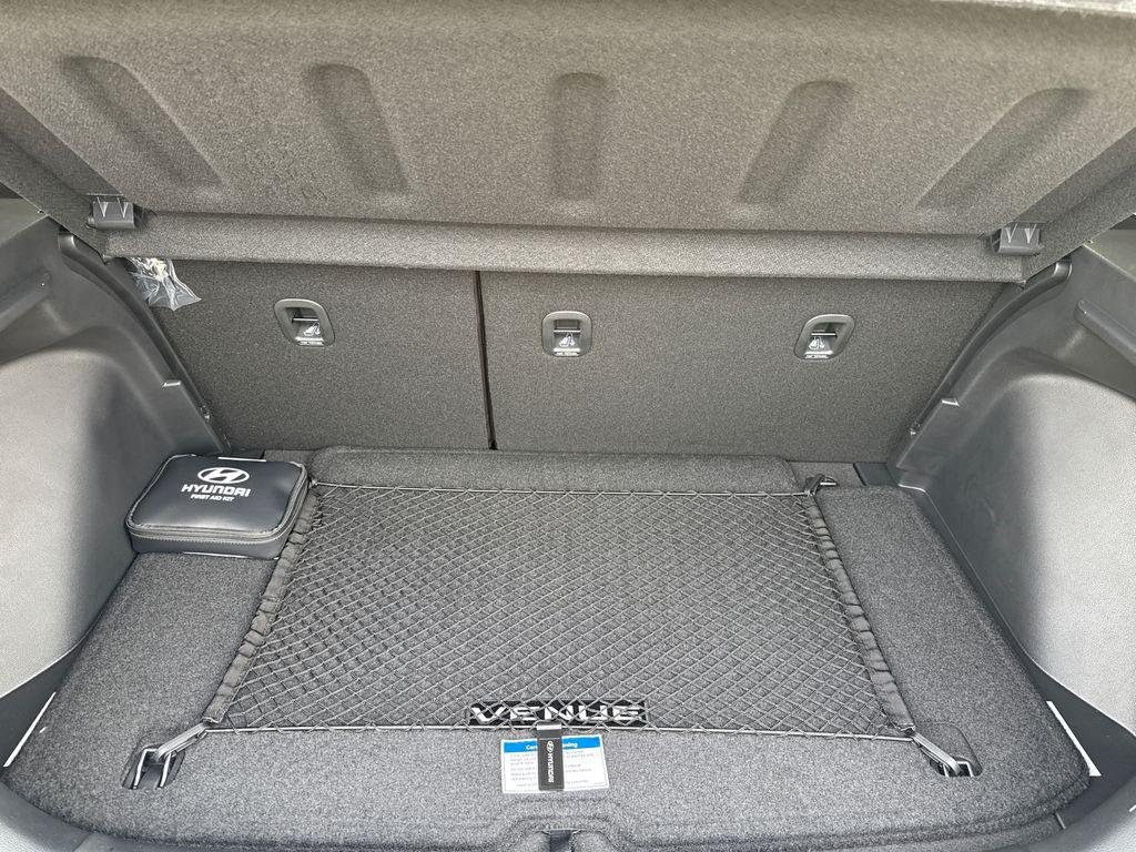 2025 Hyundai Venue Limited - Photo 8