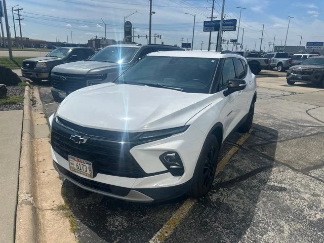 Certified Used 2025 Summit White Chevrolet LT image 2