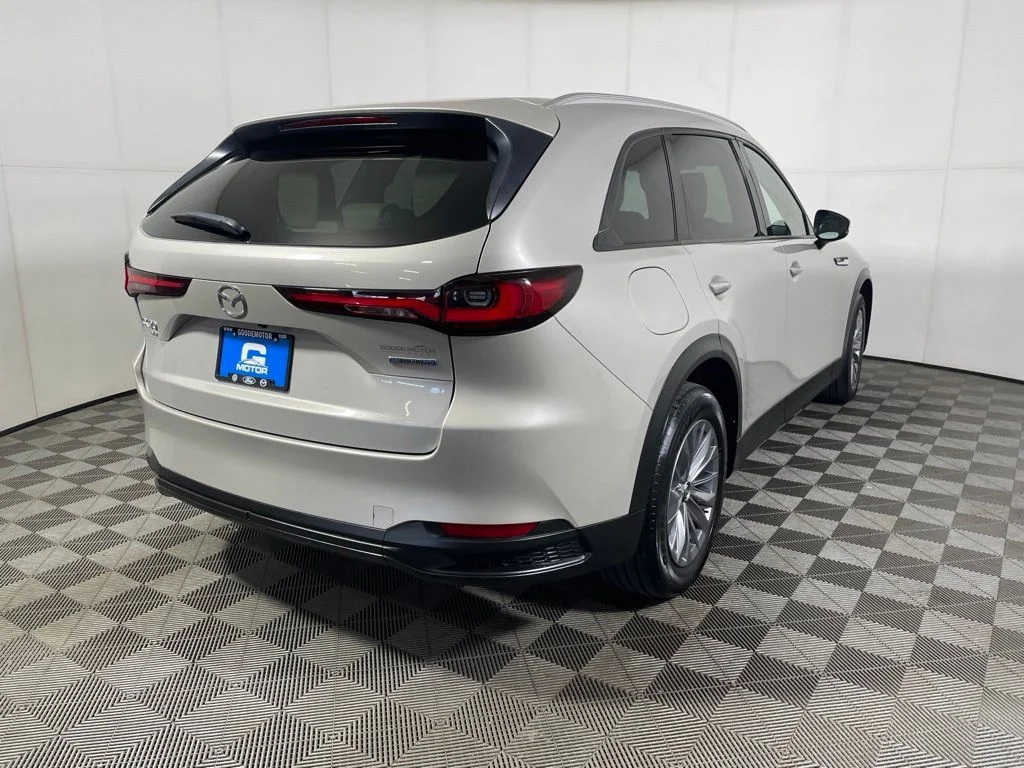 Used 2024 Silver Mazda Preferred image 7