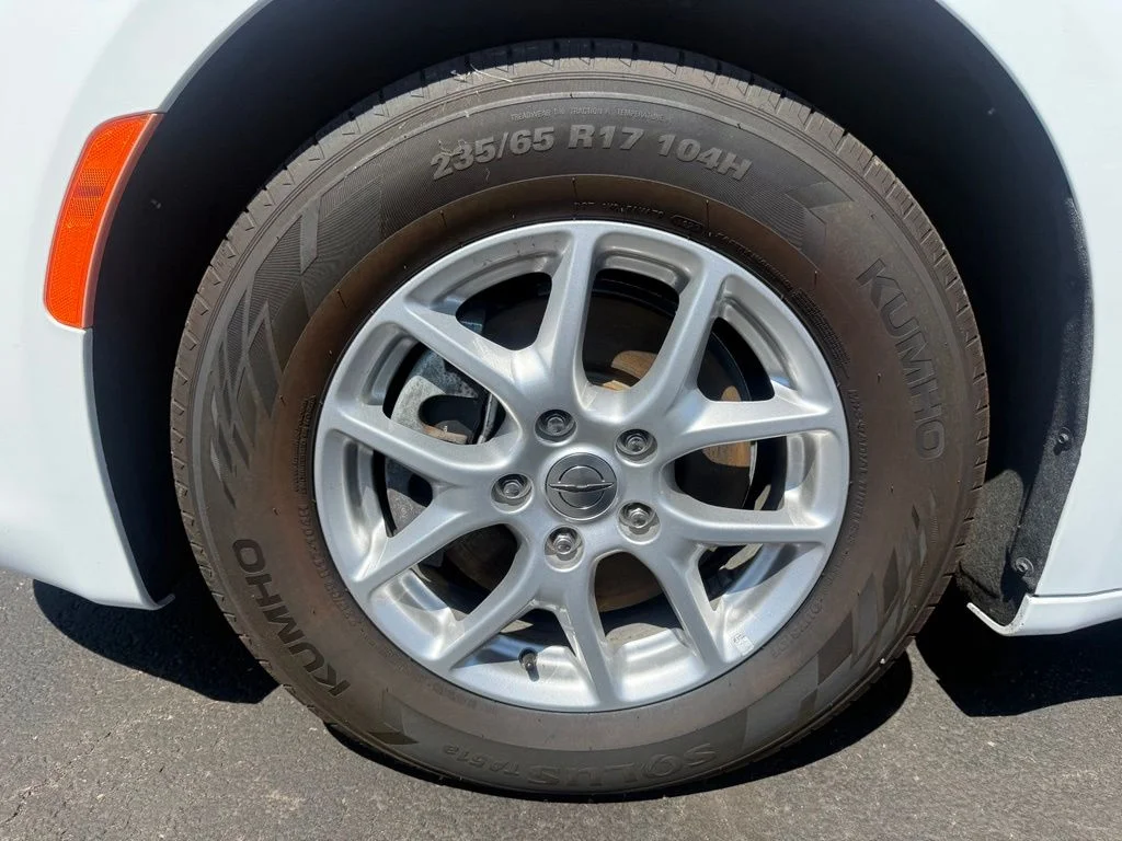 Used 2023 White Chrysler LX image 10