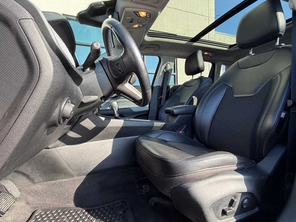 Used 2022 Black Jeep Latitude image 7