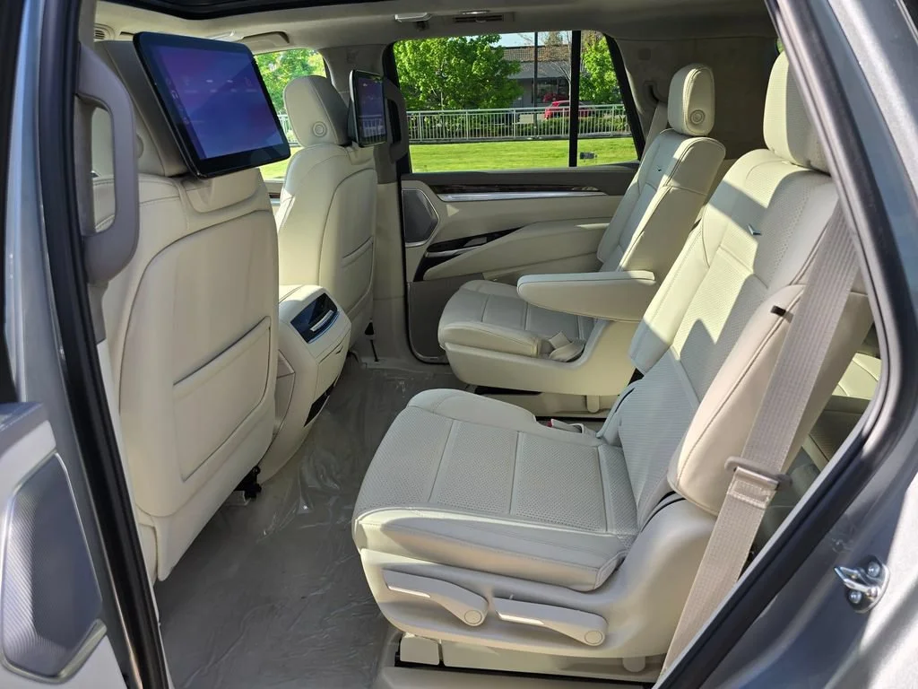 New 2026 Argent Silver Metallic Cadillac Platinum Sport image 18