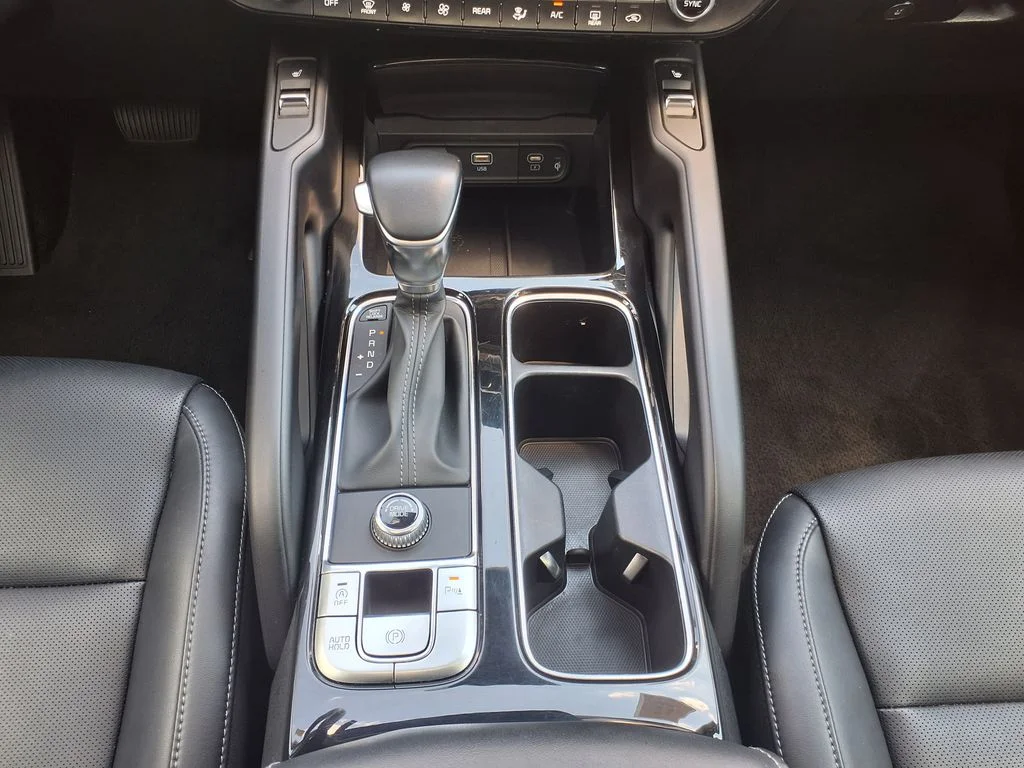 Used 2025 Black Kia S image 35