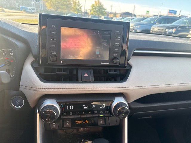 Used 2022 White Toyota XLE image 20