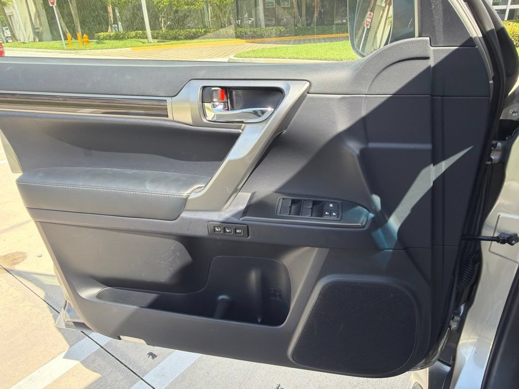 Used 2023 Silver Lexus GX 460 Premium image 3