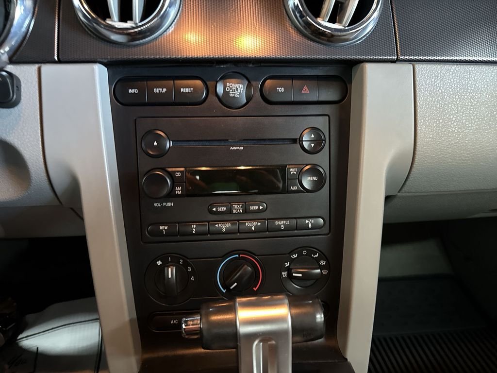 Used 2007 Blue Ford V6 Deluxe image 25