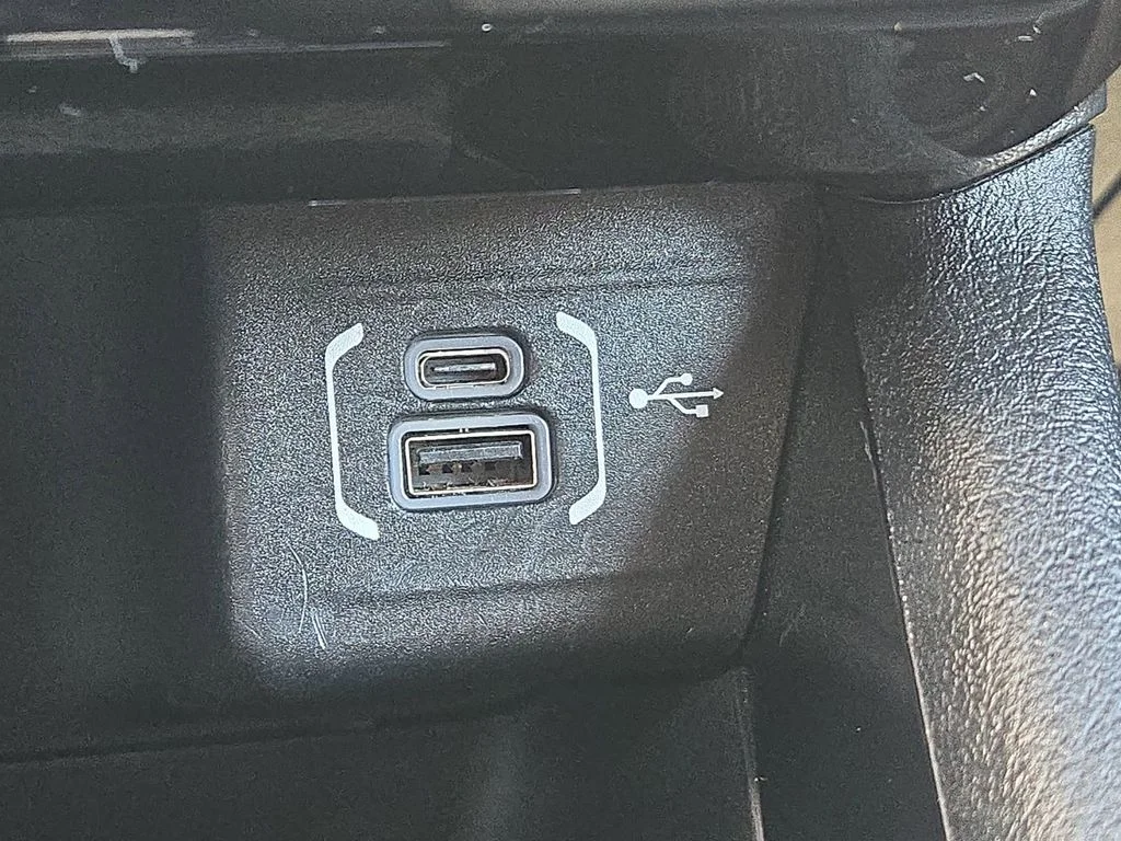 Used 2025 Silver Jeep Limited image 47
