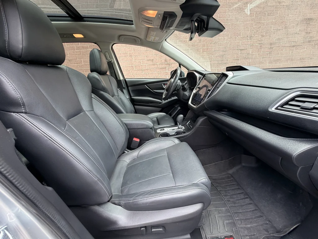 Used 2023 Ice Silver Metallic Subaru Limited image 25