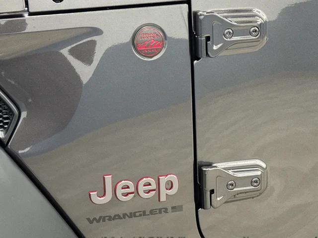 New 2026 Granite Crystal Metallic Clear-Coat Exterior Paint Jeep Rubicon image 34