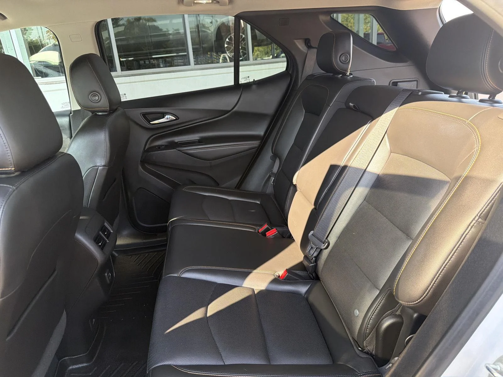 Used 2019 Iridescent Pearl Tricoat Chevrolet Premier image 39