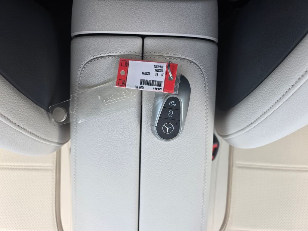 New 2026 Polar White Mercedes-Benz GLC 300 image 27