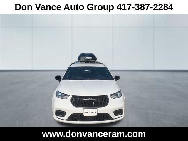 2025 Chrysler Pacifica Select - Photo 9