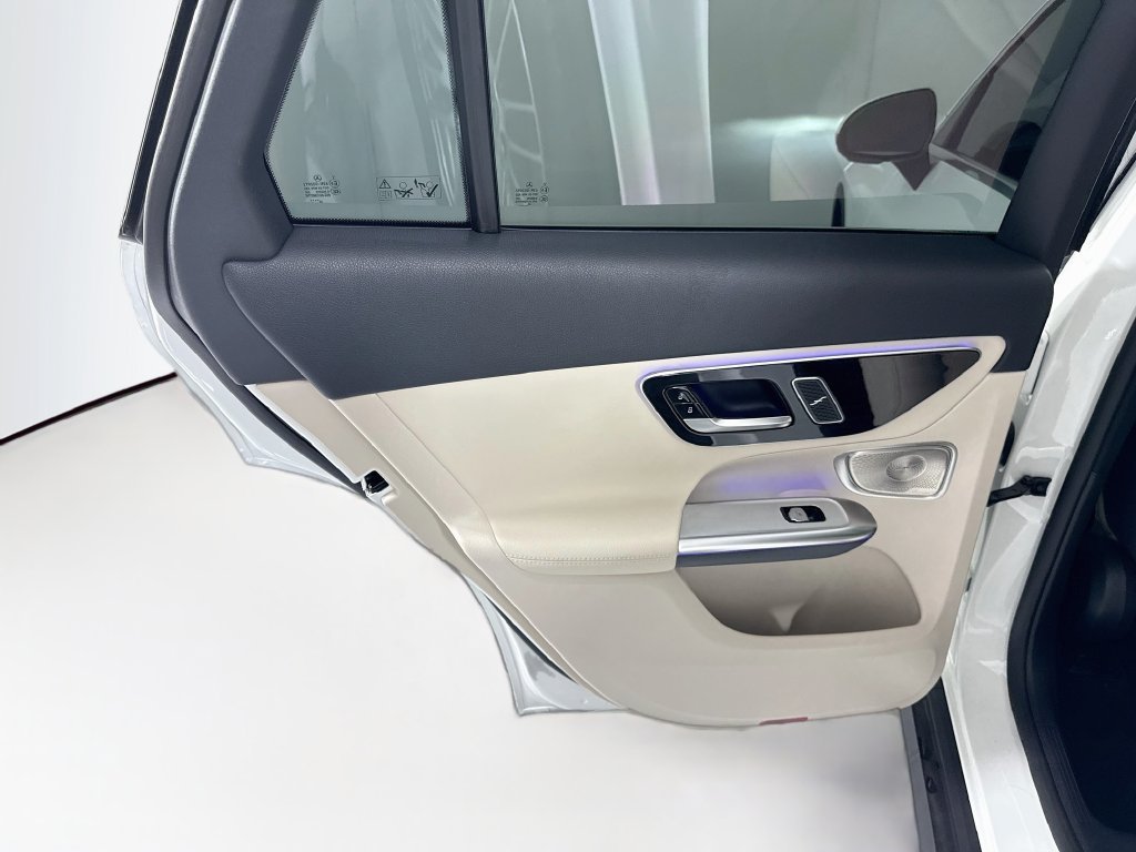 Used 2026  Mercedes-Benz GLC 300 image 26