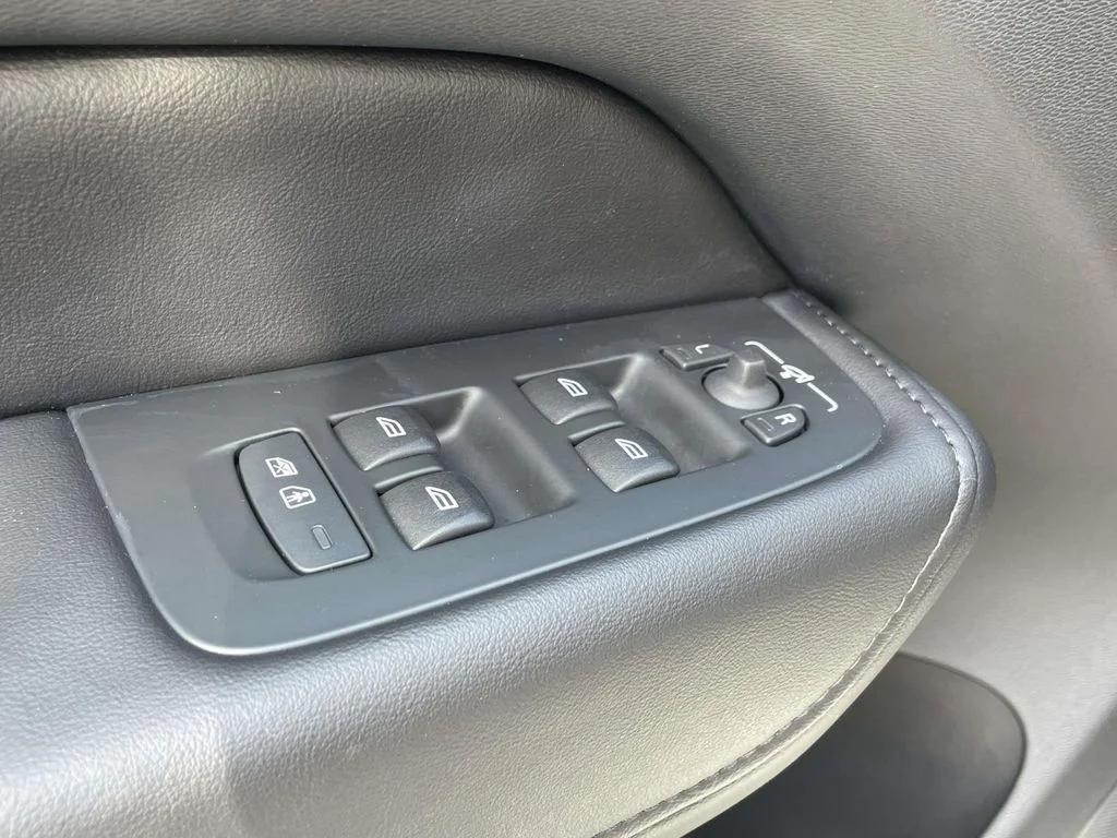 Certified Used 2023 Gray Metallic Volvo B5 Plus Bright Theme image 34