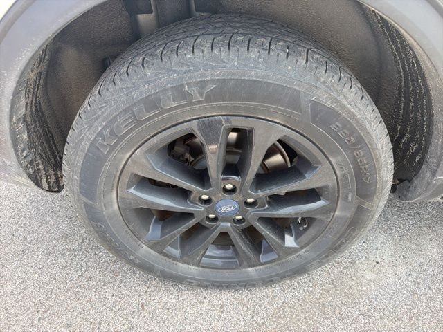 Used 2020 Silver Ford SE image 10