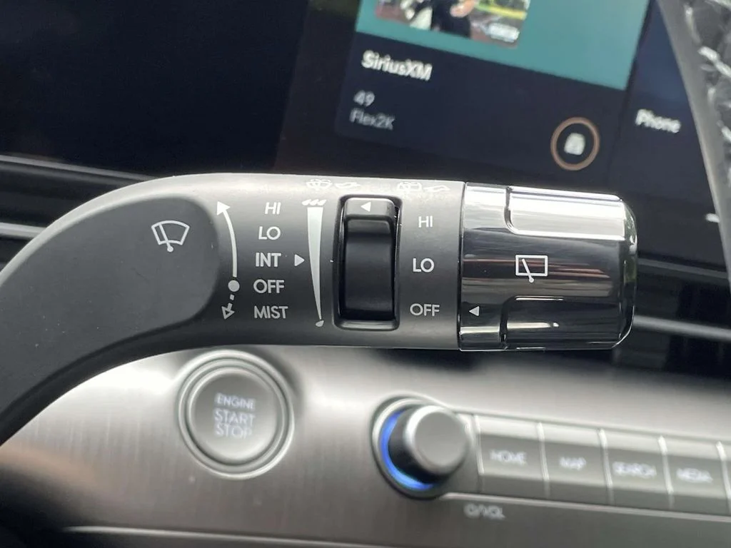 New 2026 White Hyundai SEL Premium image 22