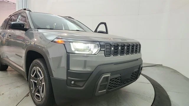 New 2026 Sting-Gray Clear-Coat Exterior Paint Jeep Laredo image 24