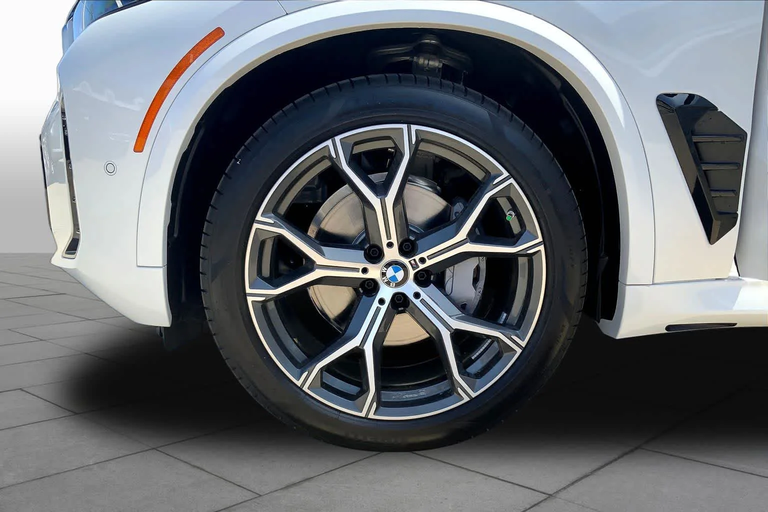 New 2026 Mineral White Metallic BMW xDrive40i image 12