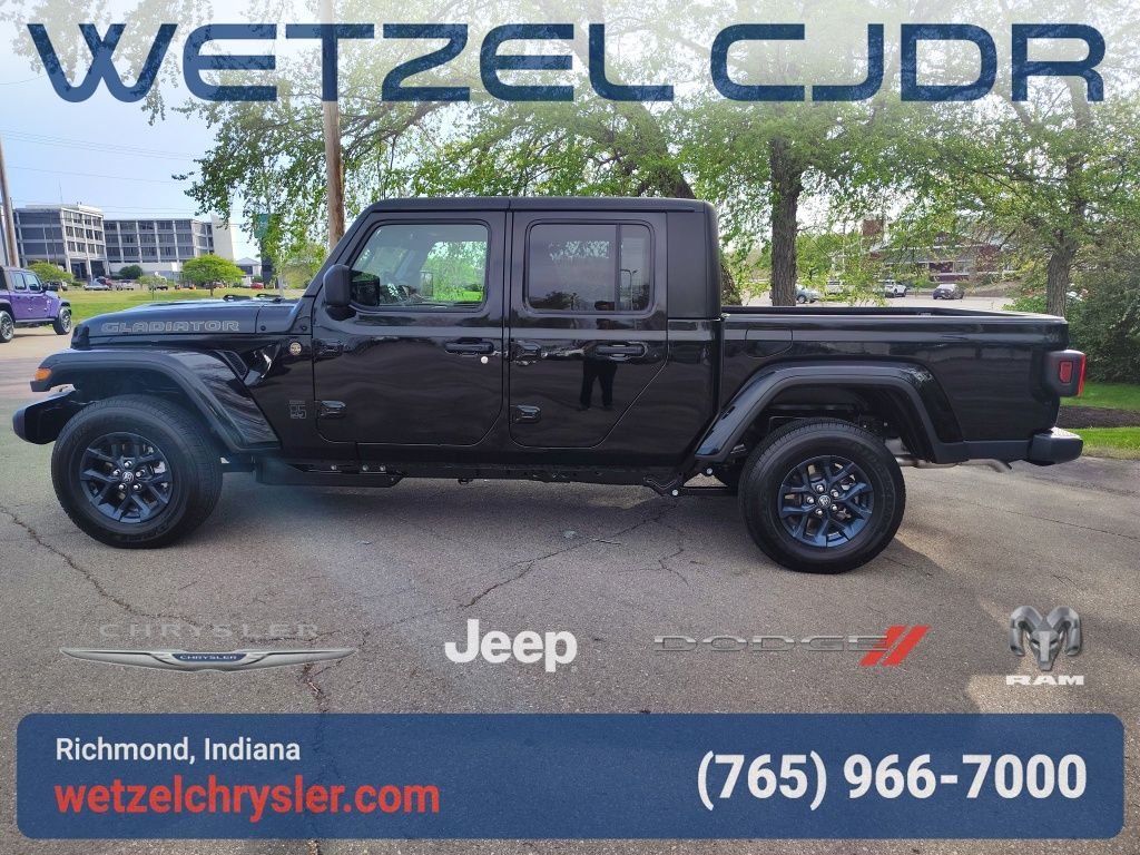 New 2026 Black Clear-Coat Exterior Paint Jeep 85th Anniversary Edition image 4