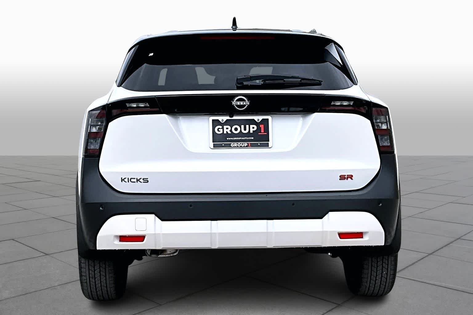 New 2026 Aspen White TriCoat / Super Black Two-tone Nissan SR image 4