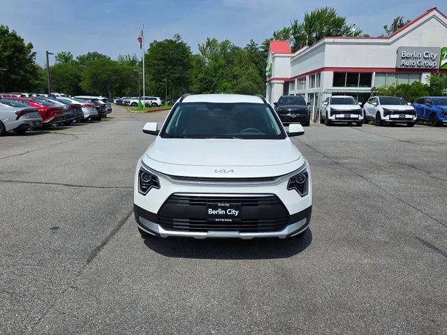New 2026 Snow White Pearl Kia LX image 3