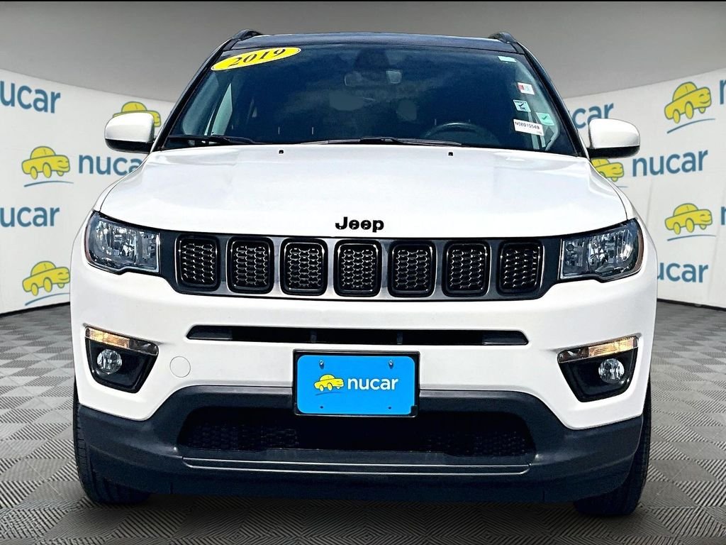 Used 2019 White Jeep Latitude image 2