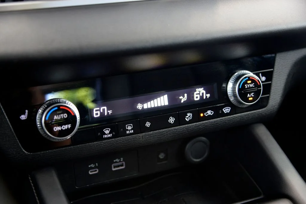 Used 2022  Mitsubishi SE image 26