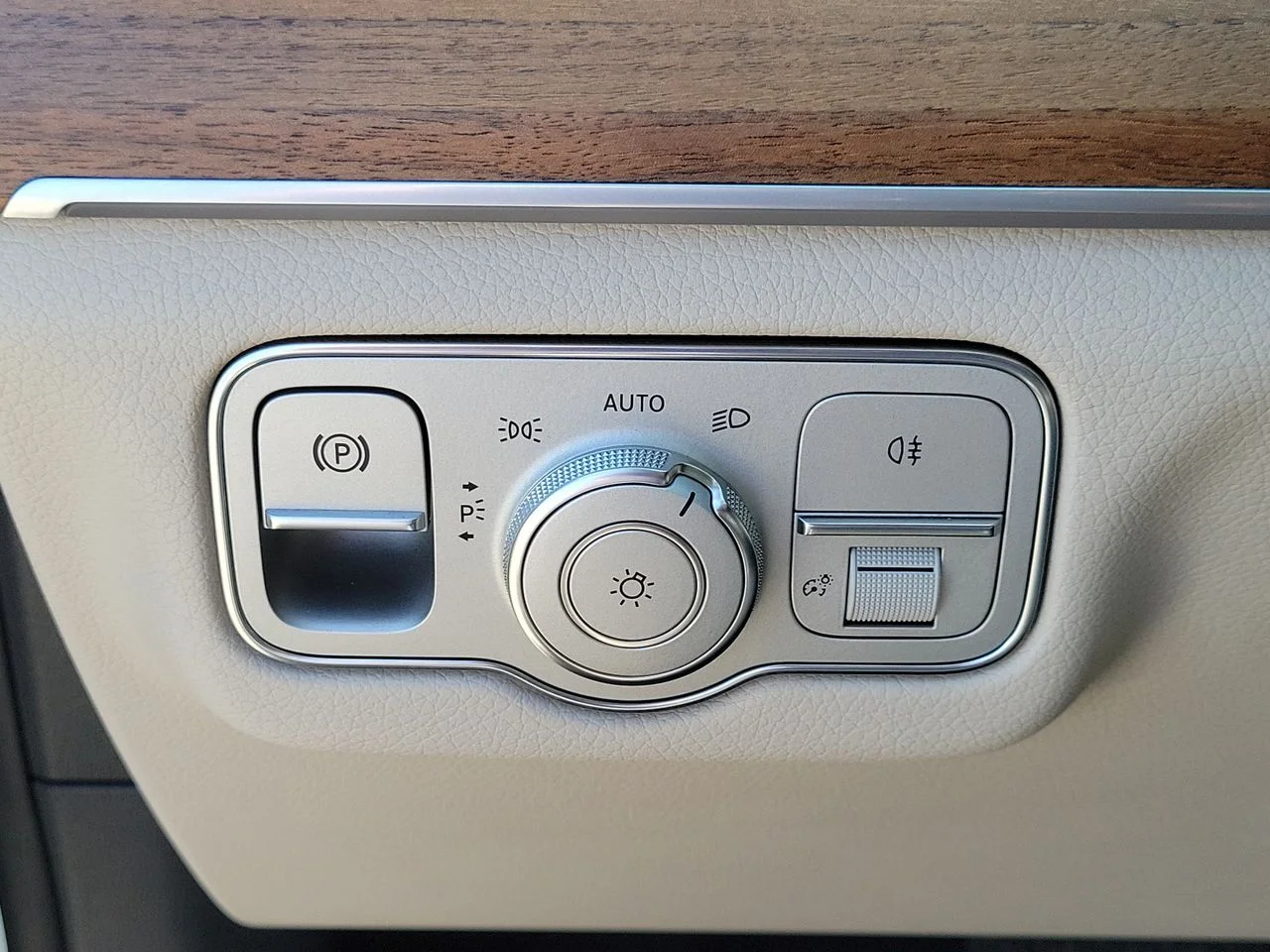 Certified Used 2023 White Mercedes-Benz GLE 350 image 22