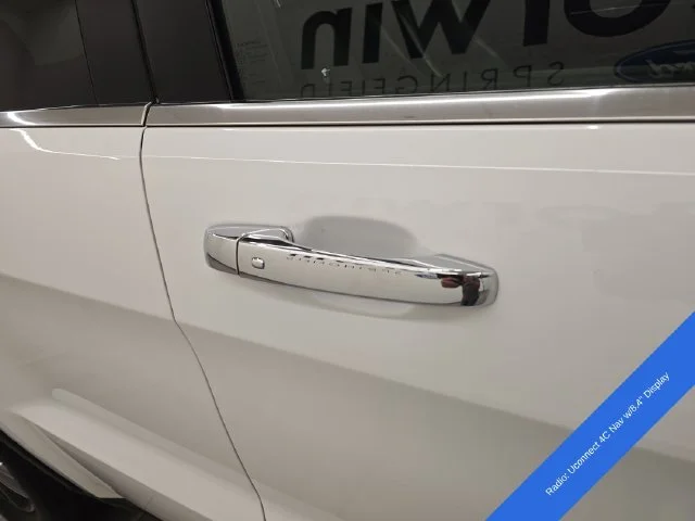 Used 2018 Bright White Clearcoat Jeep Limited image 8