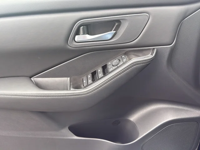 New 2026 Deep Ocean Blue Pearl Nissan SV image 30