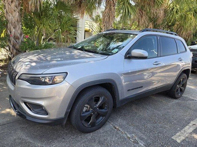Used 2021 Granite Crystal Metallic Clearcoat Jeep Altitude image 6