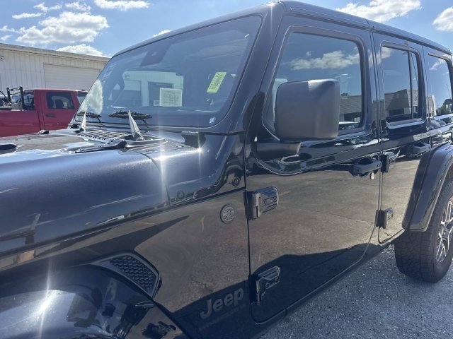 Used 2025 Black Jeep Sahara image 10