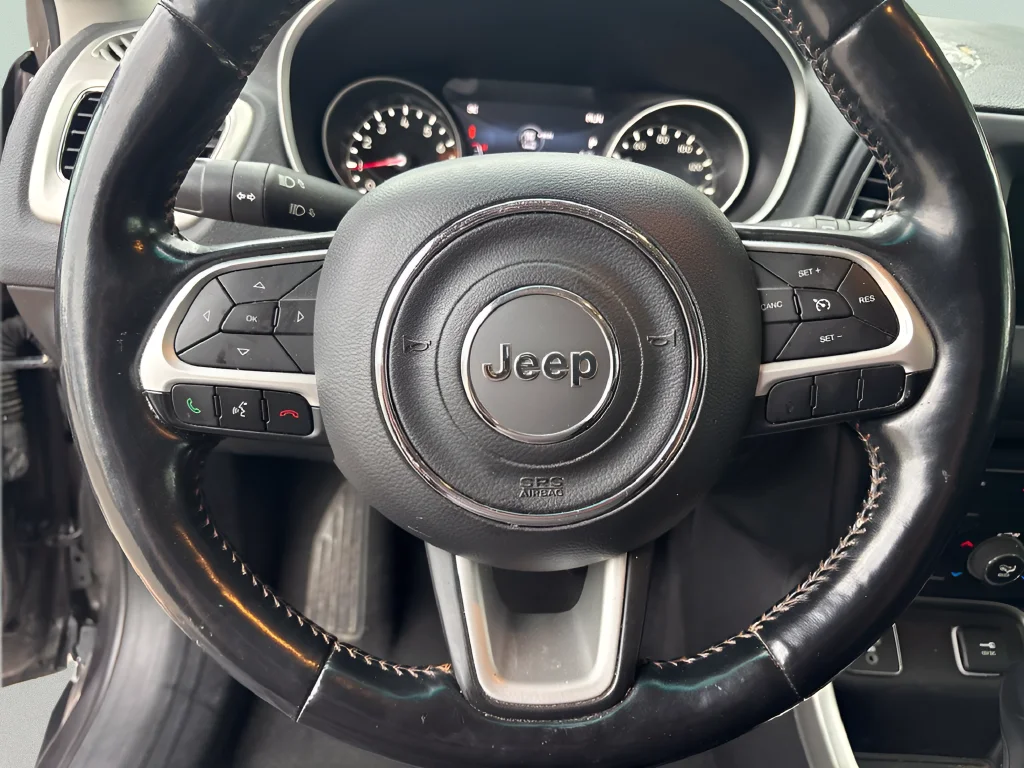 Used 2021 Crystal Metallic Jeep Latitude image 13
