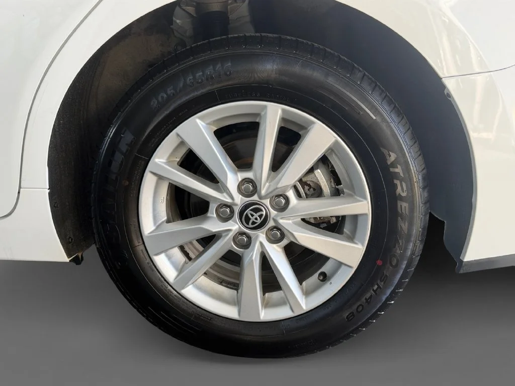 Used 2025 White Toyota LE image 17