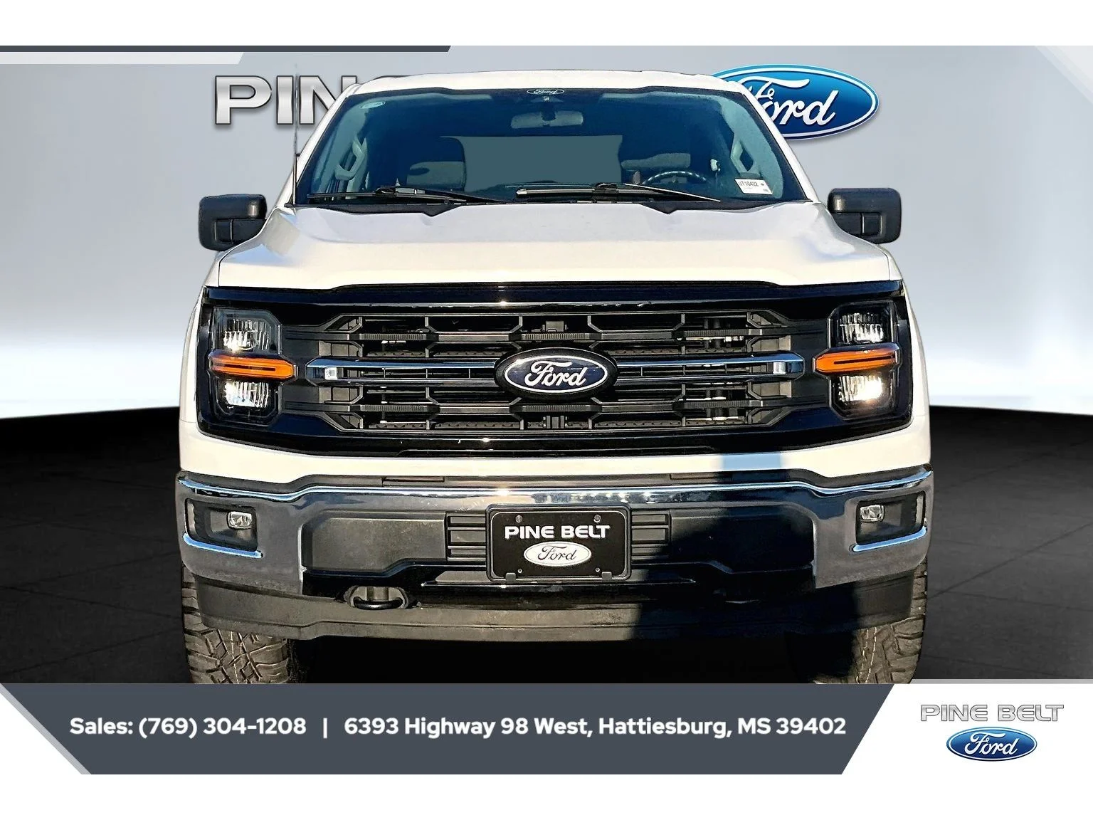 Used 2025 Oxford White Ford XLT image 3