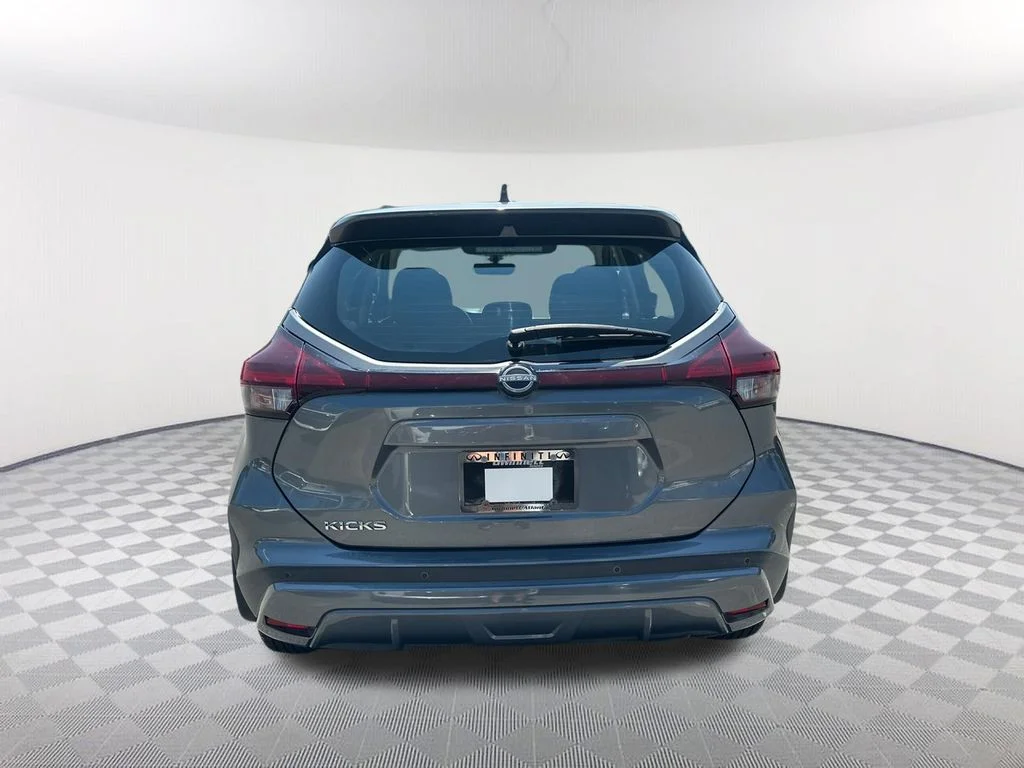 Used 2022 Gray Nissan S image 6