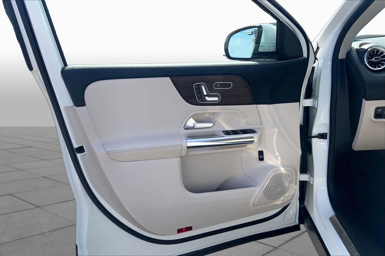 Used 2021 Polar White Mercedes-Benz GLA 250 image 21