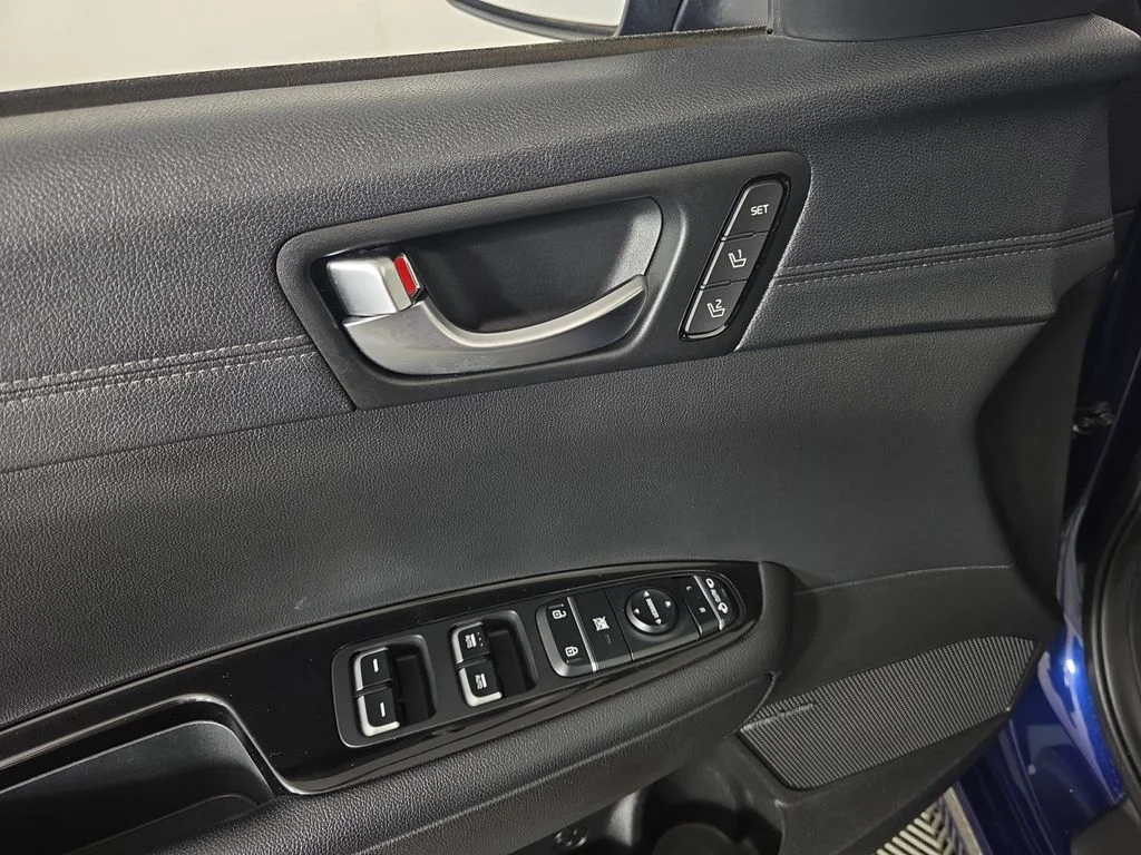 Used 2018 Horizon Blue Kia SX image 23