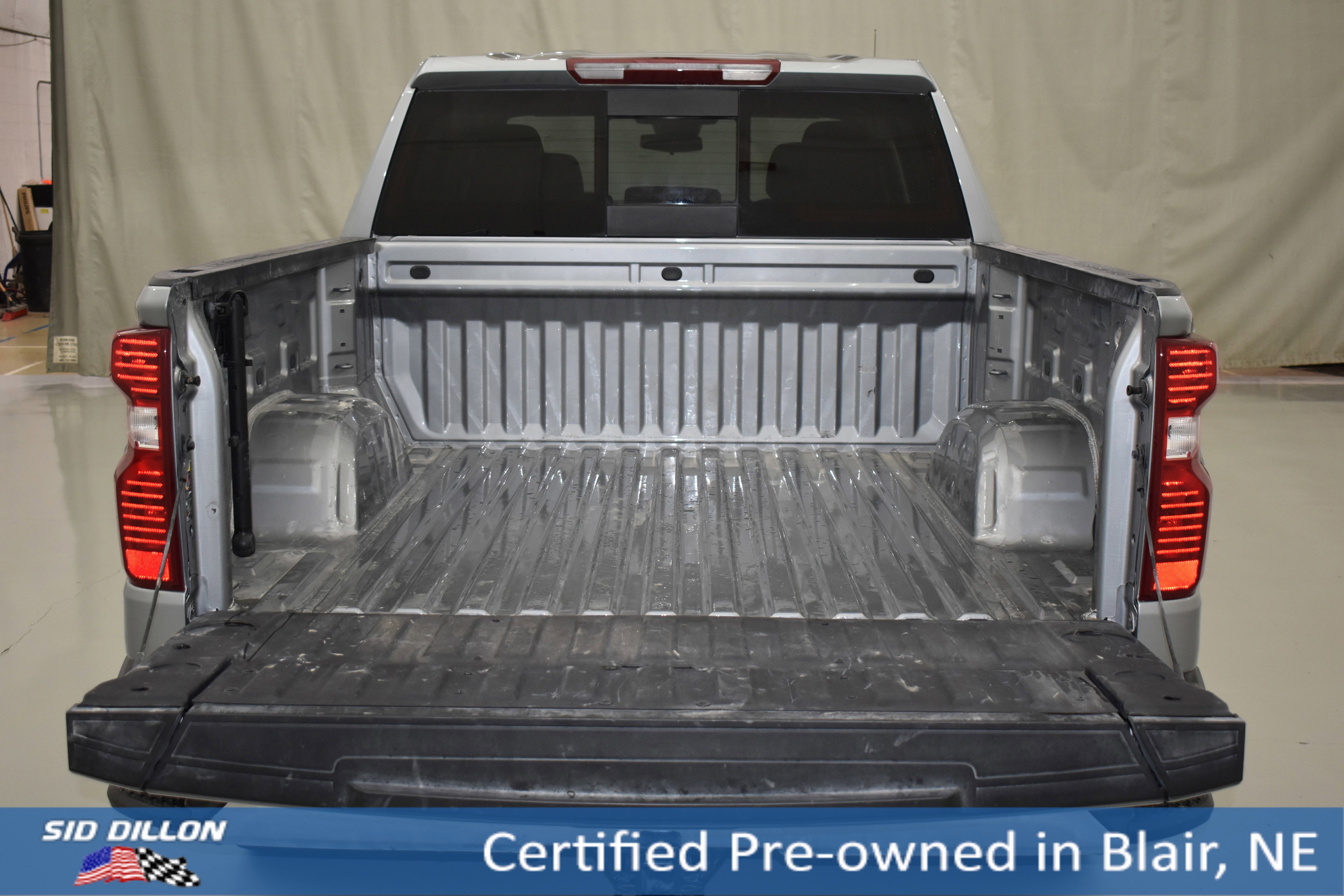 Used 2025 Sterling Gray Metallic Chevrolet LT image 11