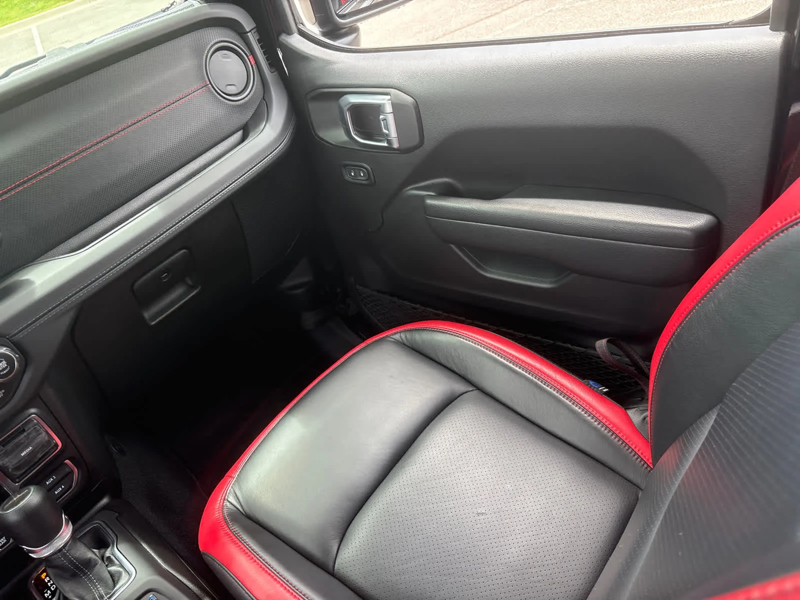 Used 2024 BLACK Jeep Rubicon image 16