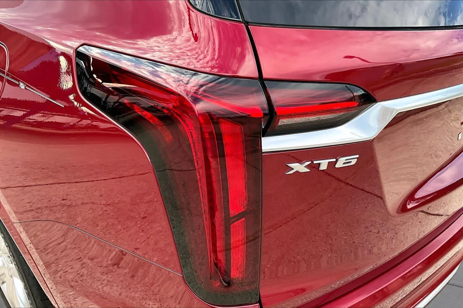 Used 2020 Red Horizon Tintcoat Cadillac FWD Premium Luxury image 29