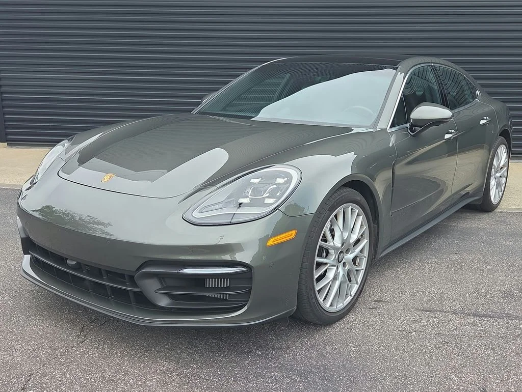 2022 Porsche Panamera 4S's photo