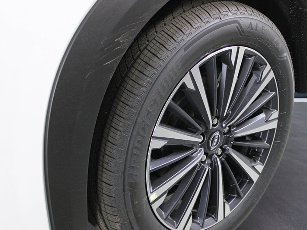 New 2026 Everest White Pearl Tricoat/Super Black Nissan Platinum image 9