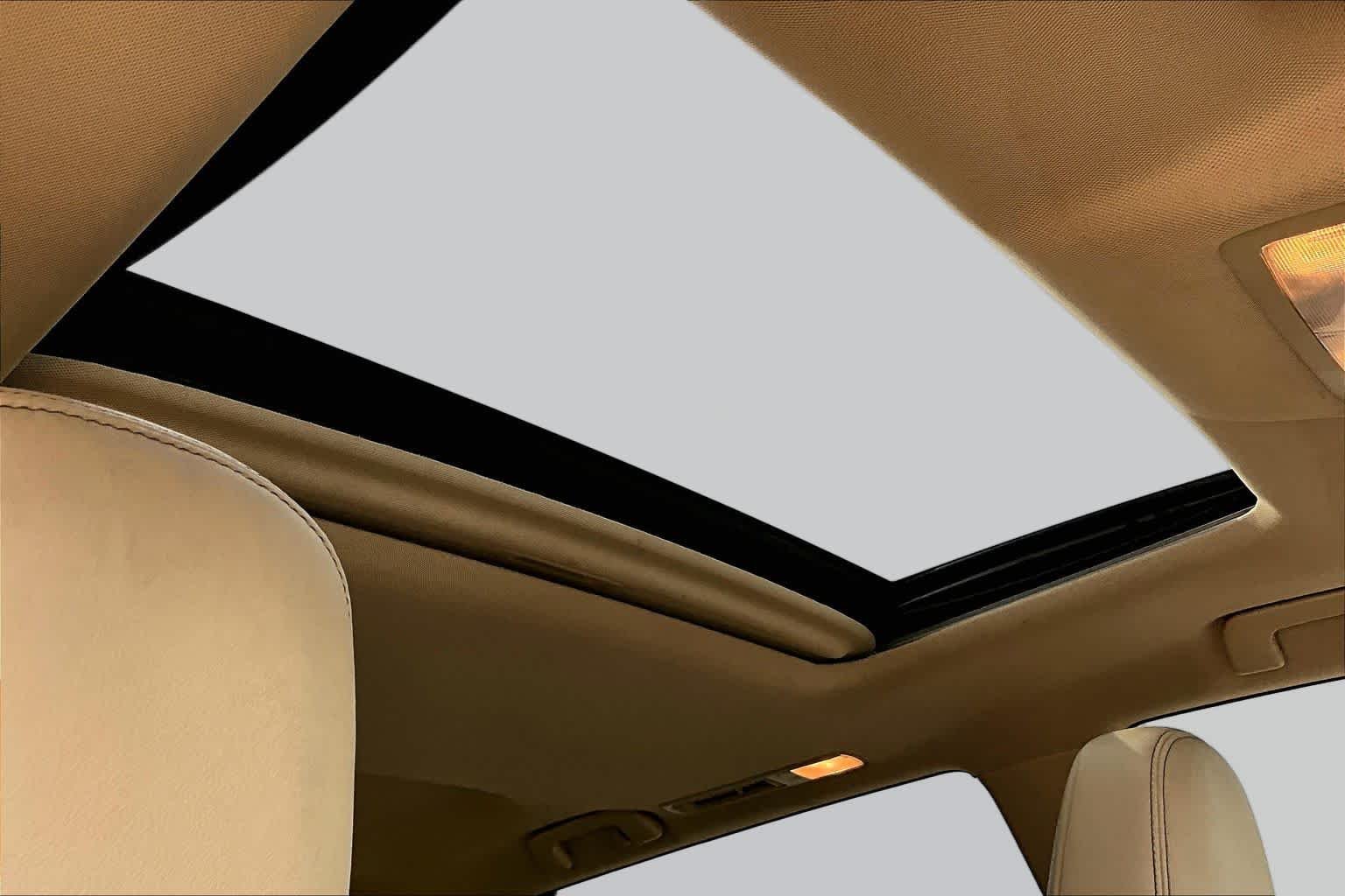 Used 2015 Blizzard Pearl Toyota XLE image 13