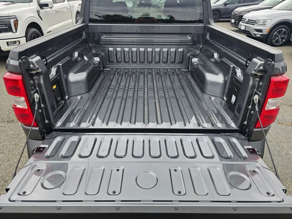 New 2025 Carbonized Gray Metallic Ford XLT image 13