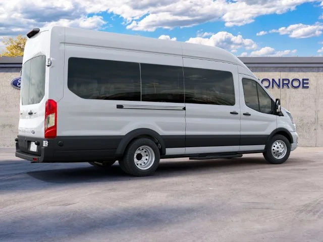 New 2027 Oxford White Ford XLT image 7